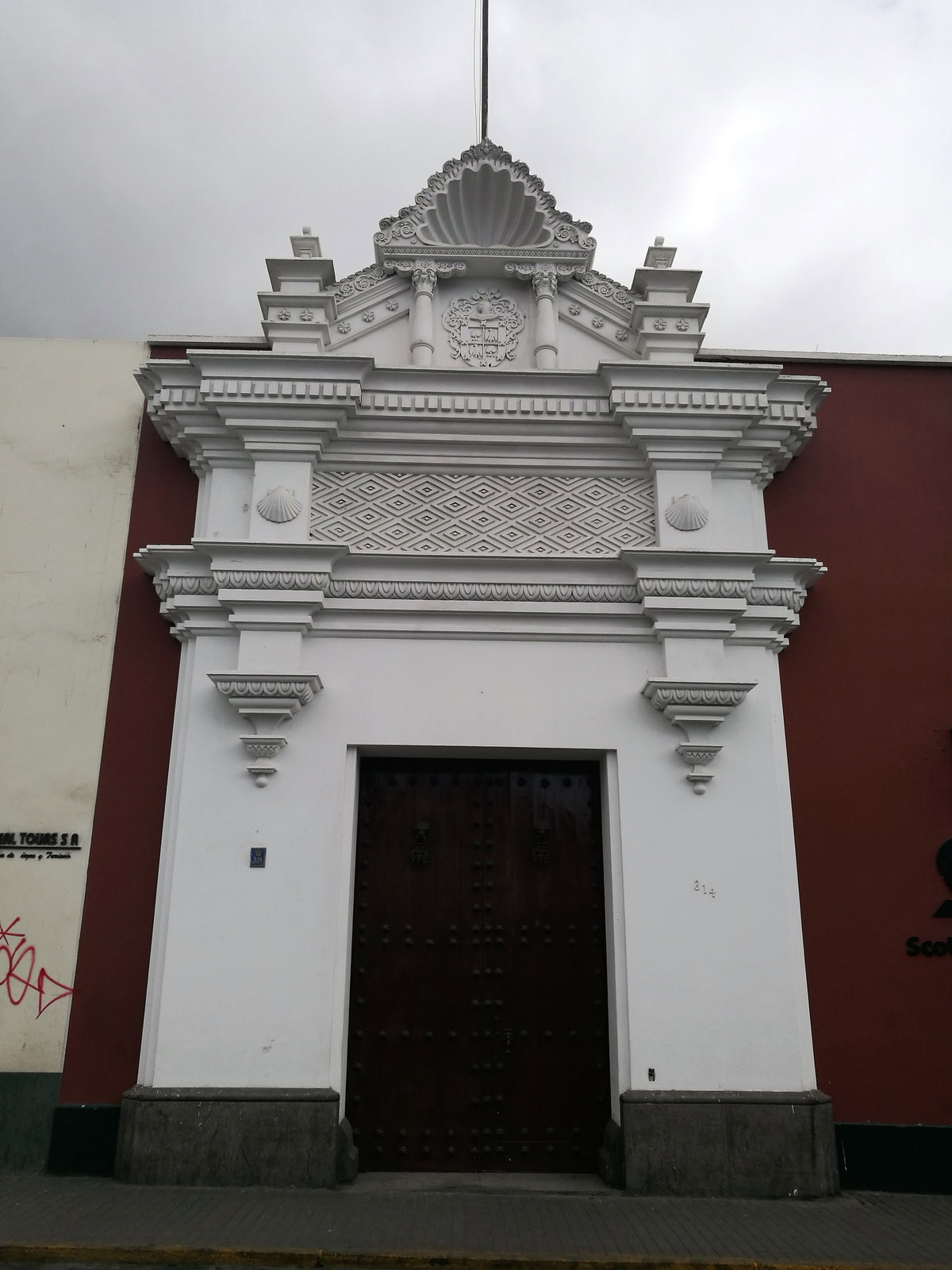 Part de la façana d'edifici del jirón Francisco Pizarro de Trujillo, Trujillo, Peru, 2017