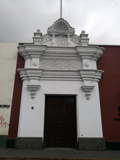Part de la façana d'edifici del jirón Francisco Pizarro de Trujillo, Trujillo, 2017