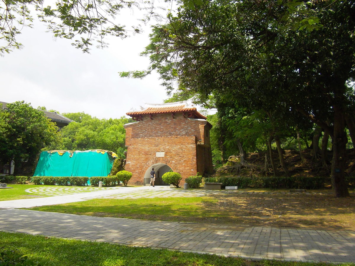 小西門與城牆殘蹟, Tainan, Taiwan, 2012