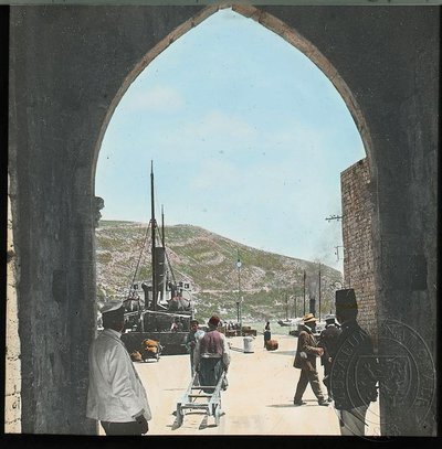 EU: Dubrovnik: city gate arch overlooking the port (1900), Dubrovnik, 1900