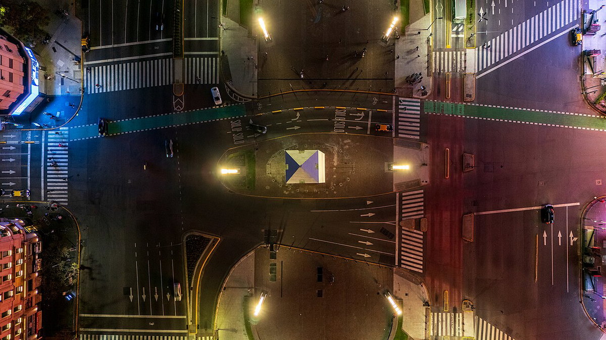 Vista aérea nocturna de Avenida 9 de julio y Avenida Corrientes 08, Buenos Aires, Argentina, 2025