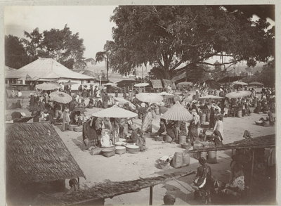 EU: Een pasar in Bukattringgi op Sumatra (1901), Bukittinggi, 1901