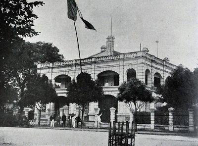 Hanoi City Hall residence and its European staff, Hanoi, 1900
