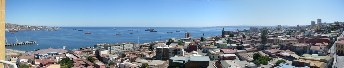Panorámica del mar desde un 12º piso, Valparaíso, Chile, 2010