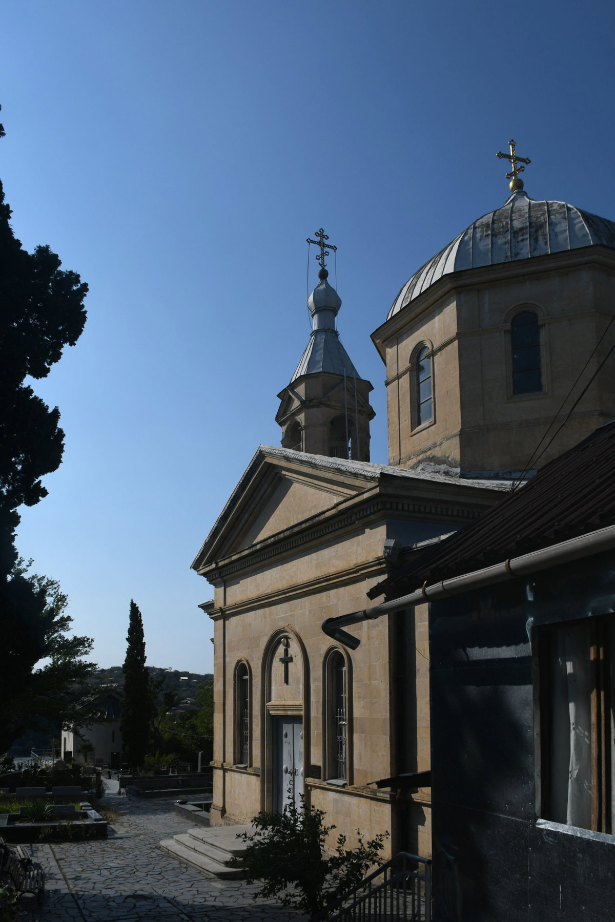Ქუთაისი, მთავარანგელოზის ეკლესია Kutaissi, Church of the archangels and cemetery, Kutaisi, Georgia, 2019
