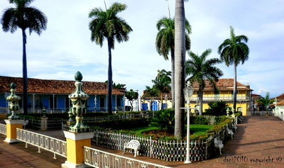 La Plaza Mayor de Trinidad yace verdaderamente lustrosa ante el turista, Trinidad, 2011