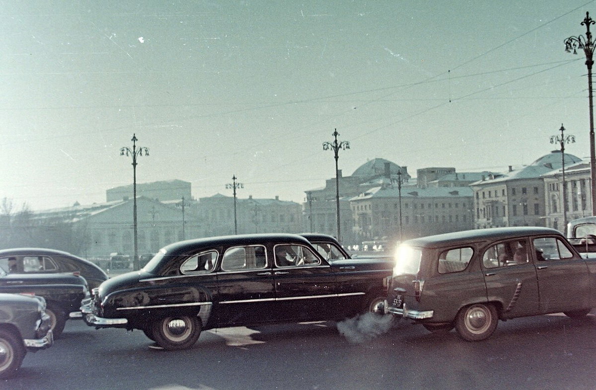 Manézs tér. Balra a Manézs, egykor cári lovarda, ma kiállítóterem. Fortepan, Moscow, Russia, 1958