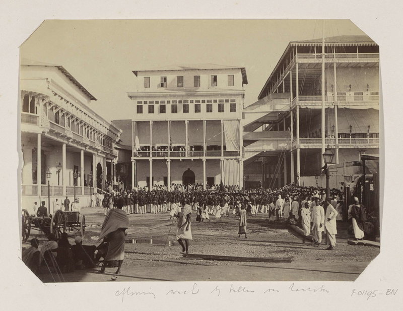 Beit al Ajaib in 1900 — EU: Changing of the guard at the Sultan's Palace, Zanzibar (c. 1880-1920)