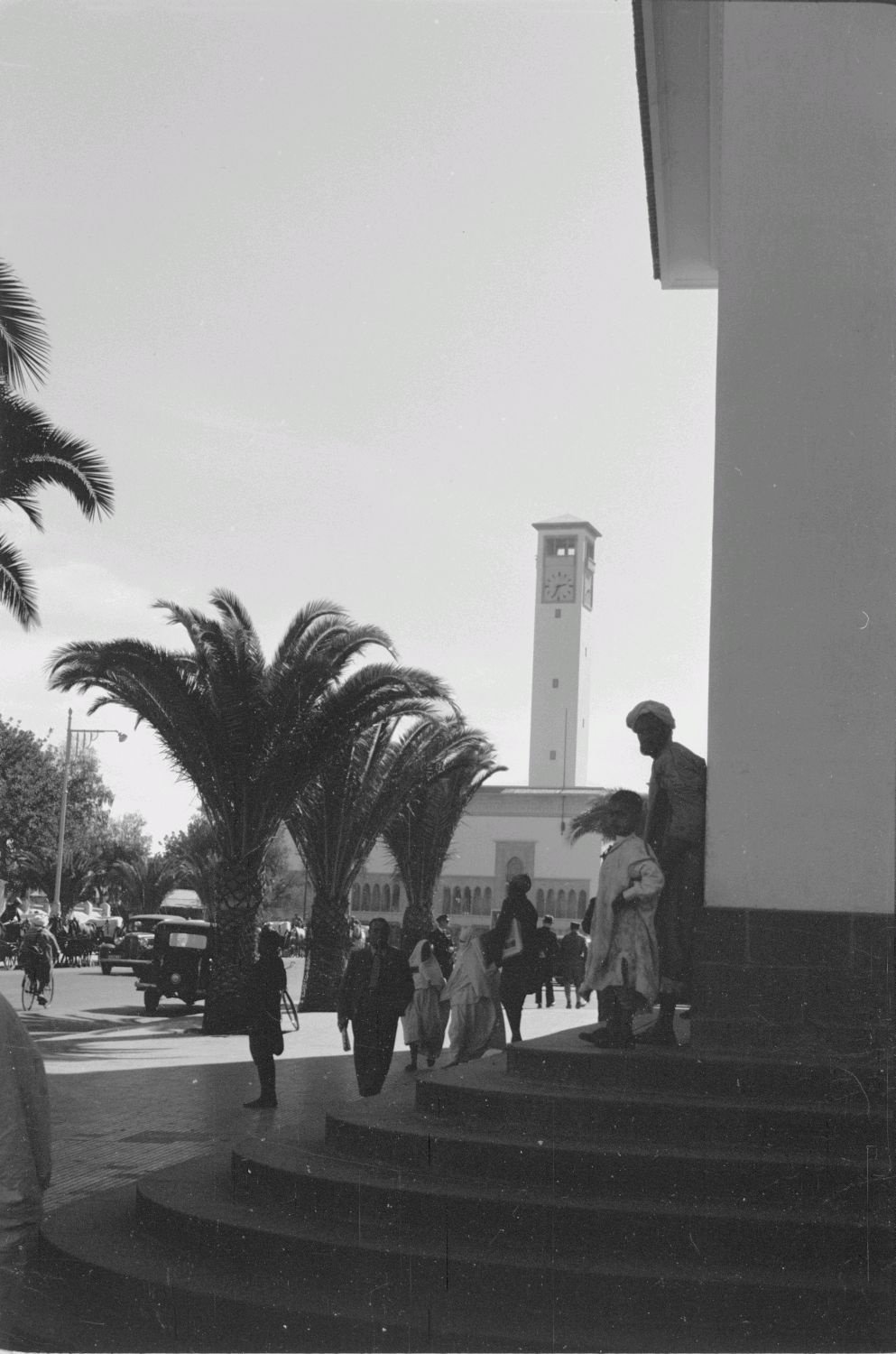 EU: Reisefotos Marokko. Casablanca. Straßenbild mit Blick zum Uhrturm (1939), Casablanca, Morocco, 1939