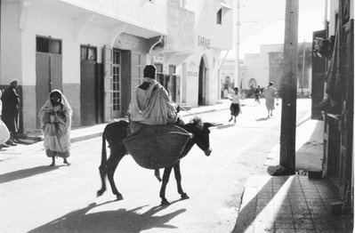 EU: Reisefotos Marokko. Straßenbild mit Eselsreiter (wohl in Casablanca) #025 (1939), Casablanca, 1939