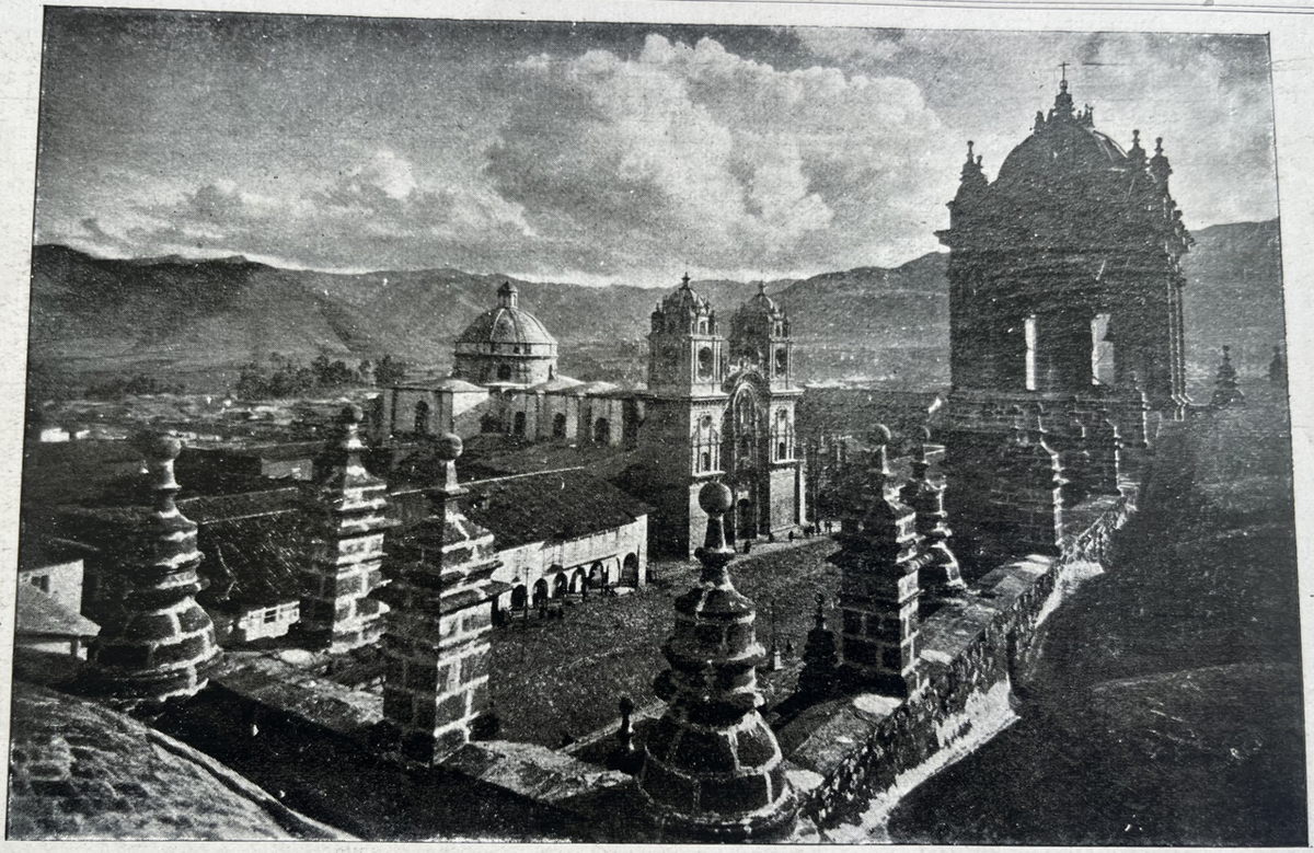 (CCC No. 4, 1925) - Vista de la Plaza, Cuzco, tomada del techo de la Universidad, Cusco, Peru, 1925