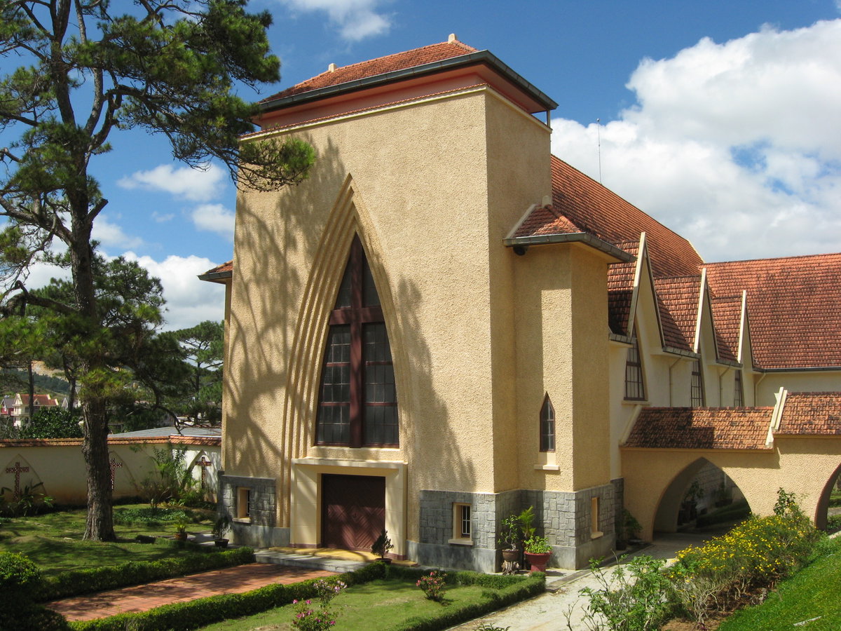 Notre Dame du Lang Bian 01, Da Lat, Vietnam, 2011