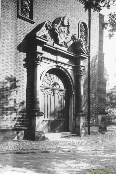 EU: Katedra Narodzenia Najświętszej Maryi Panny w Sandomierzu. Portal (1922), Sandomierz, 1922