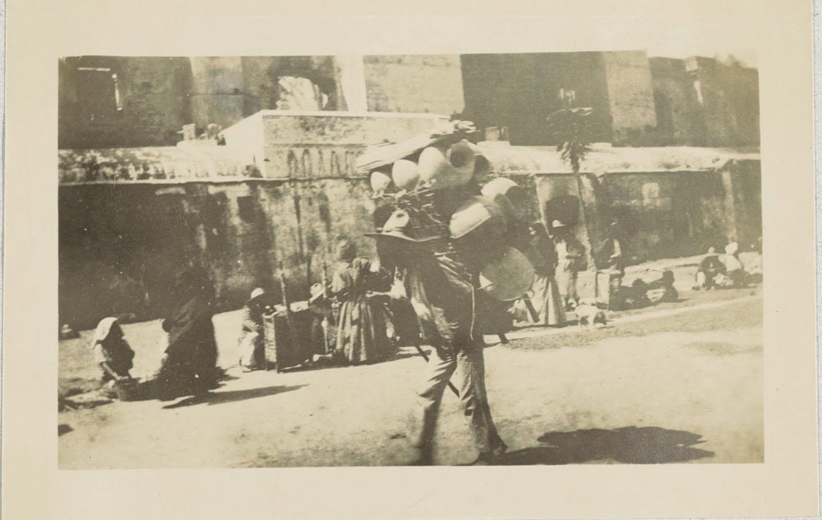 EU: Markt van Antigua Guatemala, hat vendor (1912), Antigua Guatemala, Guatemala, 1912