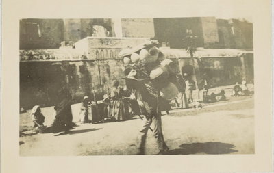 EU: Markt van Antigua Guatemala, hat vendor (1912), Antigua Guatemala, 1912