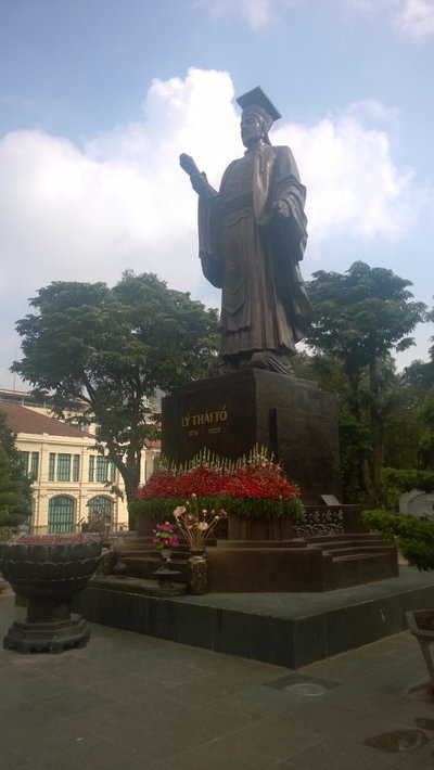 Statue of Ly Thai To near Ho Hoan Kiem, Hanoi, 2014