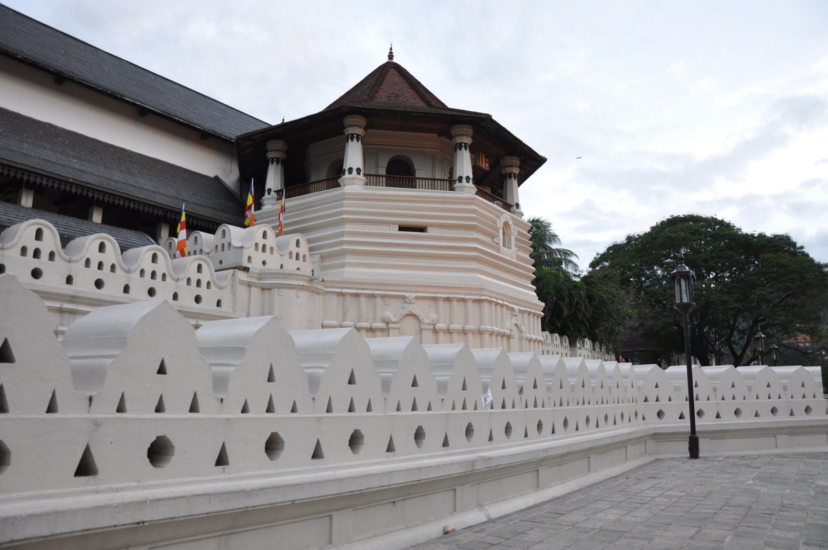The Temple of the Sacred Tooth Relic (Kandy), Kandy, Sri Lanka, 2011