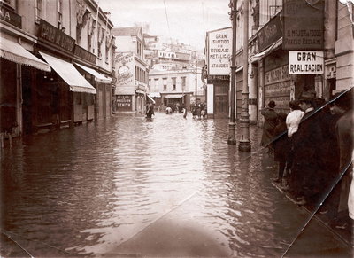 Calle Condell inundada, Valparaíso, 1920 - Wikimedia Commons, Valparaíso, 1920