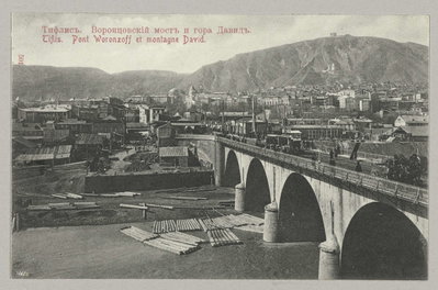 EU: Woronzoffbrug met op de achtergrond de berg David (1905), Tbilisi, 1905