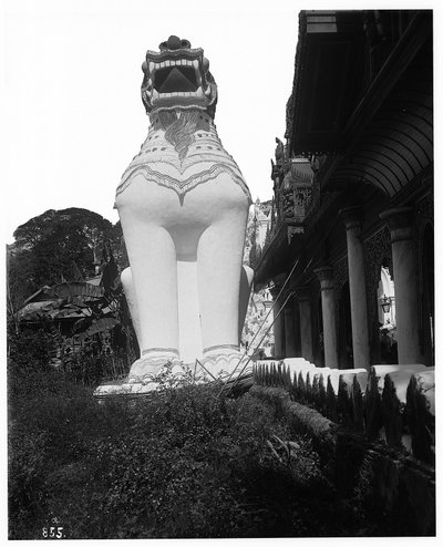 EU: Rangoon, Burma. Lion statue at a pagoda (1913), Yangon (Rangoon), 1913