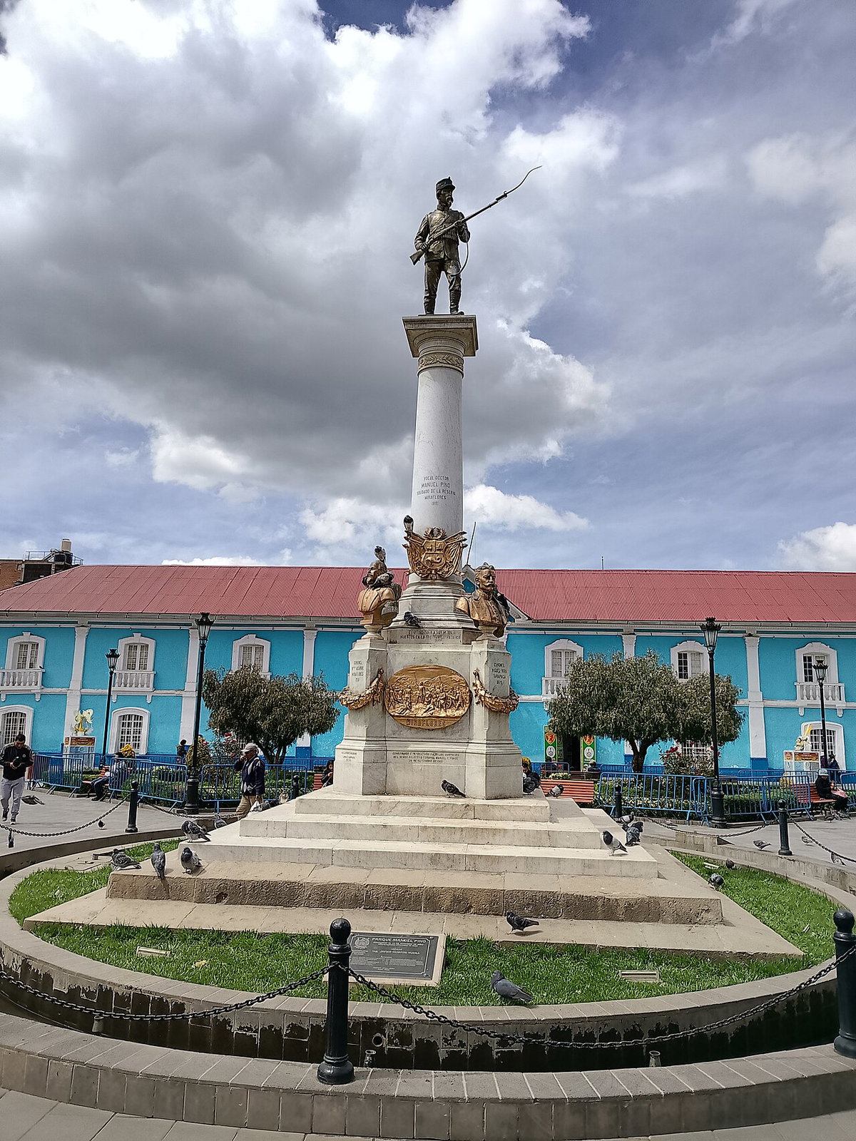 Monumento a Manuel Pino en Puno 02, Puno, Peru, 2025