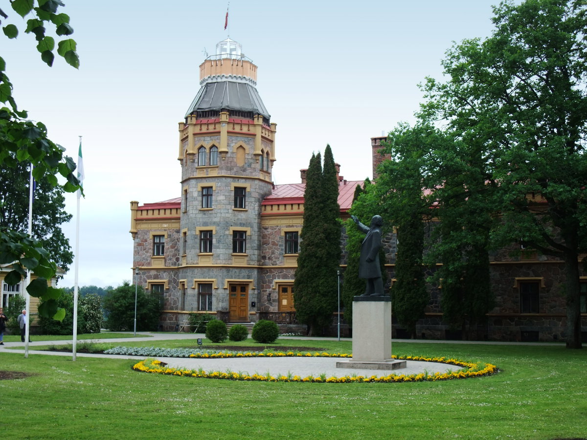 Sigulda-Neues Schloss01, Sigulda, Latvia, 2010