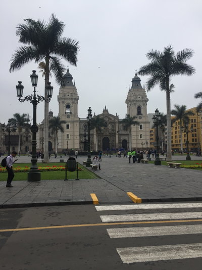 Catedral desde plaza mayor, Lima, 2018