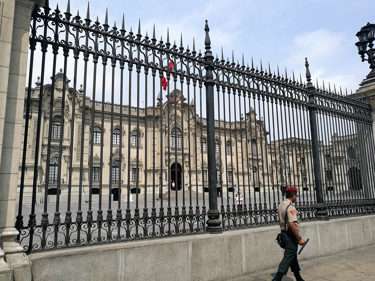 Palacio presidencial a la plaza mayor, Lima2, Lima, Peru, 2017