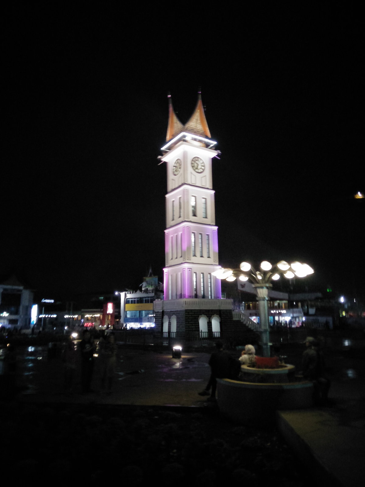 Jam Gadang di malam hari, Bukittinggi, Indonesia, 2019
