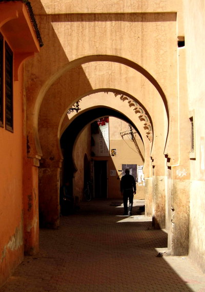 Die typischen maurischen Torbögen finden sich überall in der Medina wieder, Marrakech, 2011
