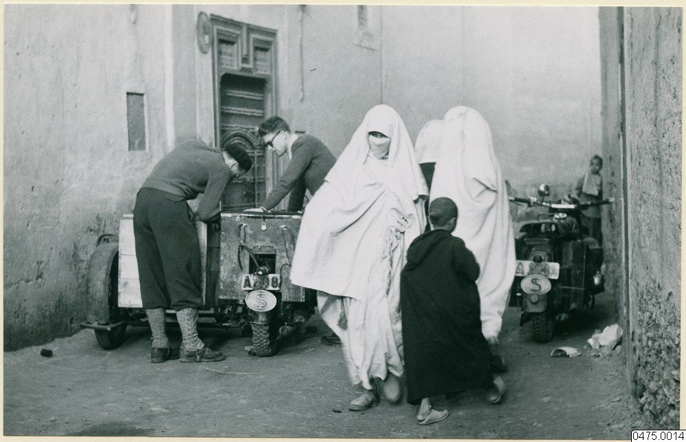 EU: motorcykel, niqab, fotografi, photograph (1949), Marrakesh, Morocco, 1949