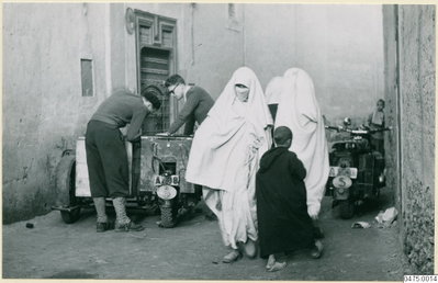 EU: motorcykel, niqab, fotografi, photograph (1949), Marrakesh, 1949
