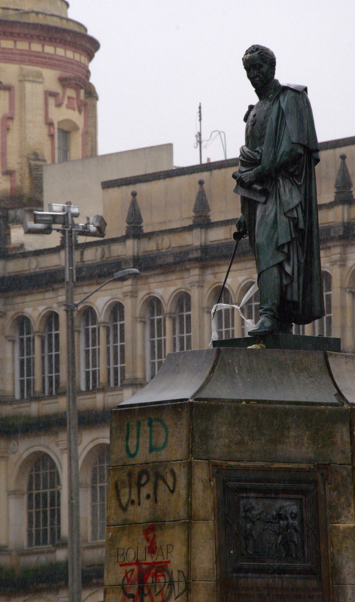 Estatua de Bolívar Libertador en la Plaza de Bolívar, Bogotá, Colombia, 2011
