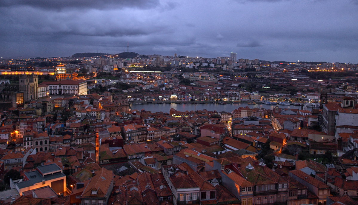 Comienza la noche, Porto, Portugal, 2014