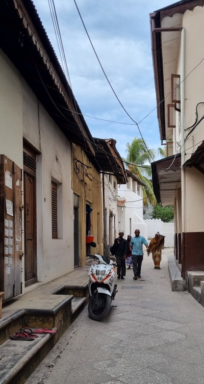 Narrow street of Mjini, Zanzibar, Stone Town — photos through time