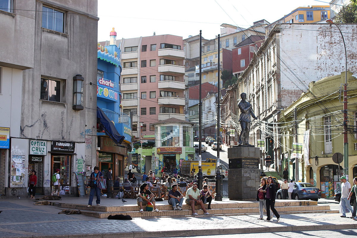 Vista desde la Plaza, Valparaíso, Chile, 2010