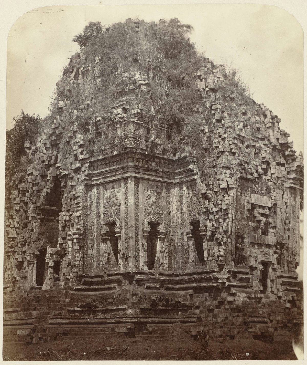 EU: Candi Kalasan (Buddhist), general view from the northeast. Kalasan, Yogyakarta district, D.I. Yogyakarta province, 8th -9th century. (1865), Yogyakarta, Indonesia, 1865