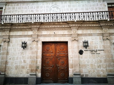 Façana del Banco Central de Reserva d'Arequipa, Arequipa, 2017