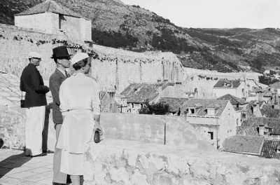 EU: Travel photos Croatia. Tourists in the old town of Ragusa (Dubrovnik) (1939), Dubrovnik, 1939