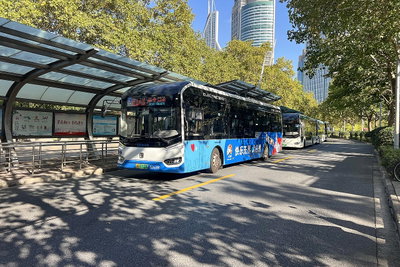 People's Square (Wusheng Rd) Bus Stop, Shanghai, 2025