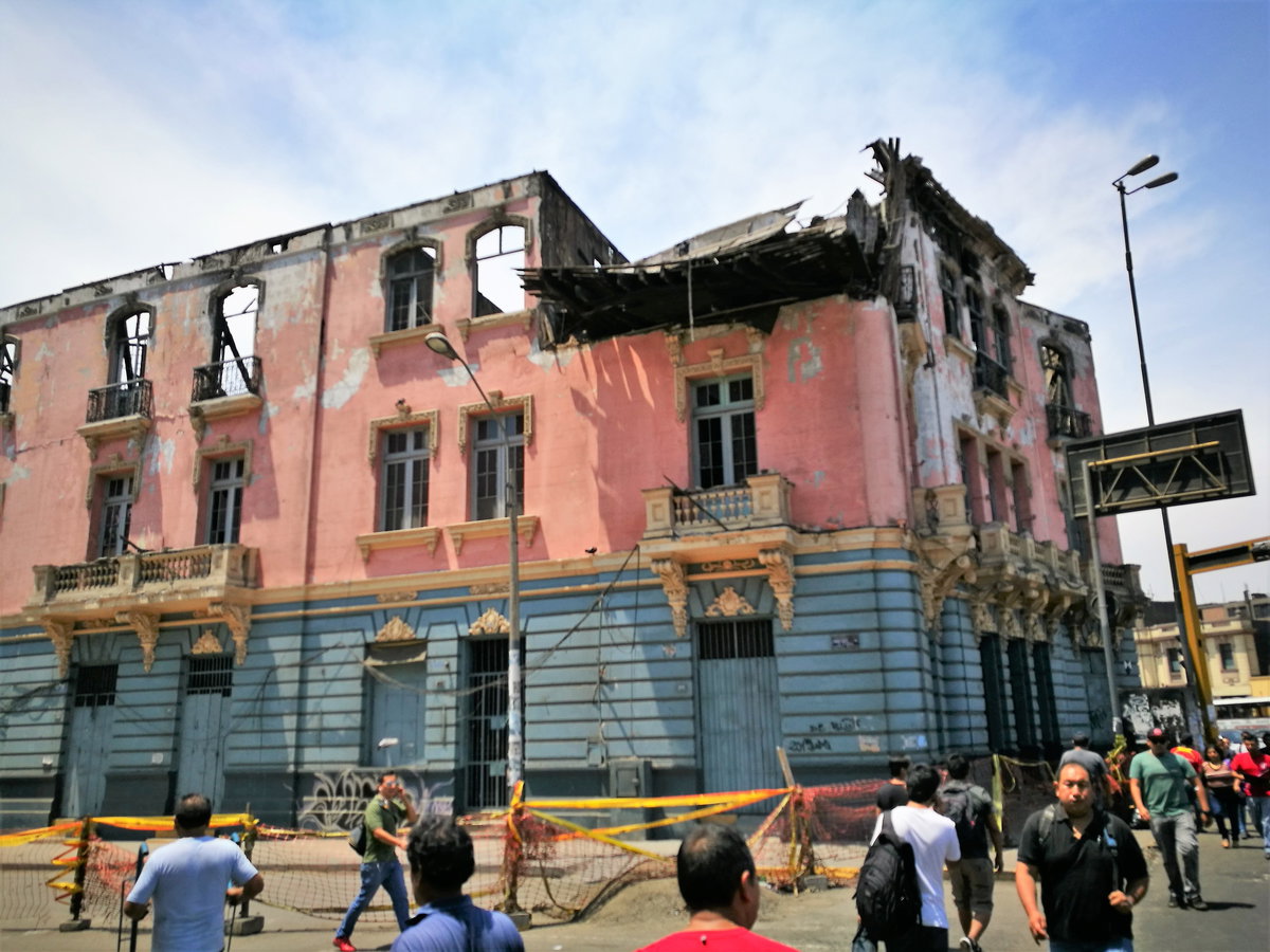 Edifici cremat de la Plaza Dos de Mayo de Lima, Lima, Peru, 2017