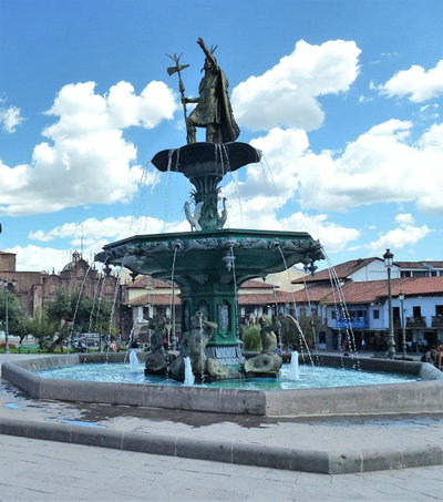 Cusco, Pachacutec statue in Plaza de Armas , l'Inca, Cusco, 2011
