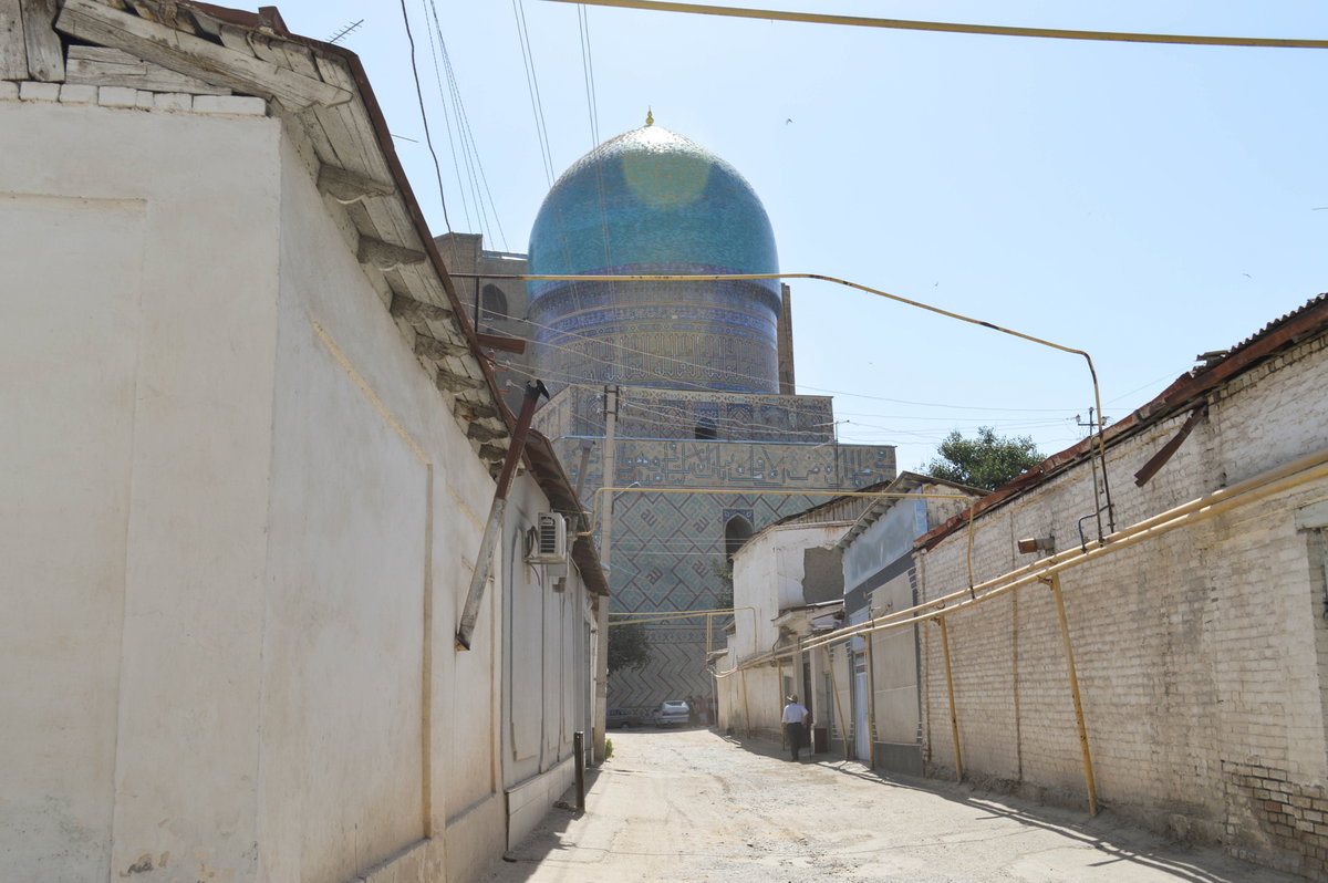 Approaching Bibi Honim, Samarkand, Uzbekistan, 2015