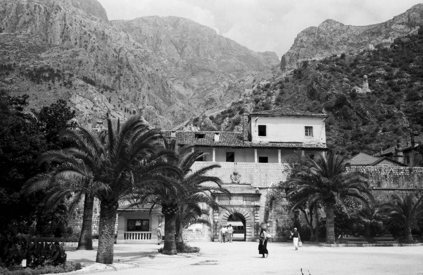 EU: Kotor, Cattaro: Stadttor vom Hafenplatz (1961), Kotor, Montenegro, 1961