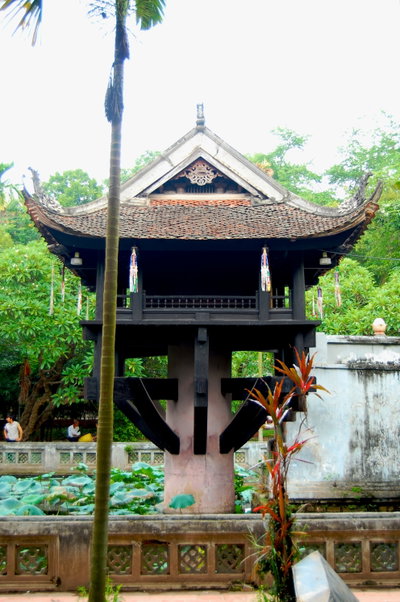 A Single Pillar, Hanoi — photos through time