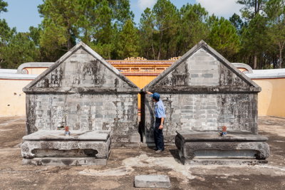 Hue Vietnam Tomb-of-Emperor-Gia-Long-01, Hue, 2010
