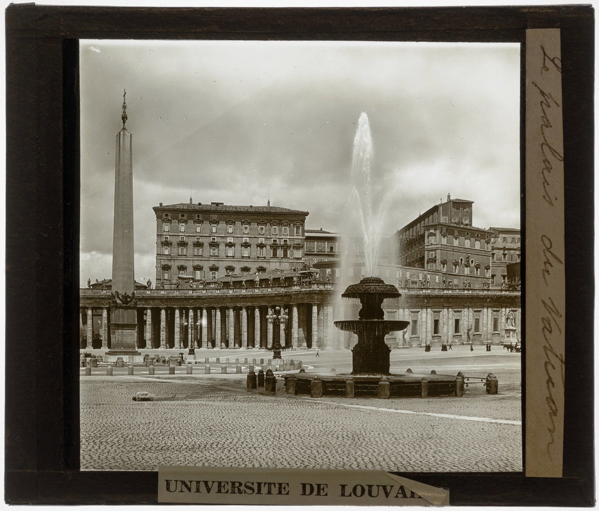 EU: Stato della Città del Vaticano. Palazzo Apostolico View from Piazza San Pietro (1925), Vatican City, Vatican City, 1925