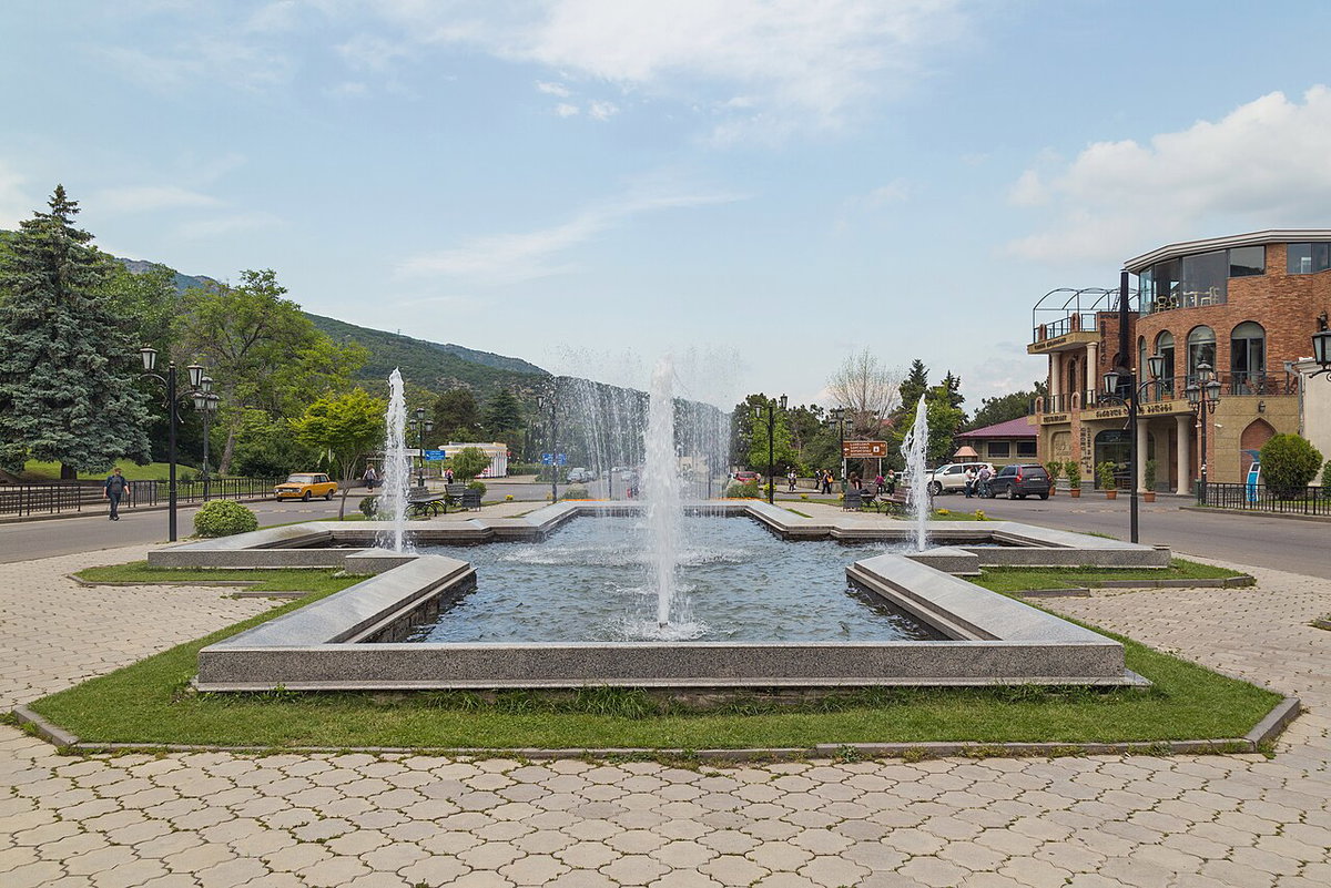 Mccheta, Plac z fontanną, Mtskheta, Georgia, 2016