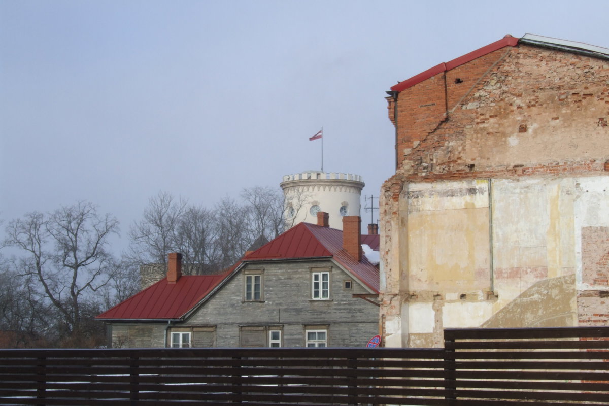 Skats uz Cēsu Jaunās pils torni, Cēsis, Latvia, 2013