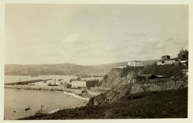 EU: Valparaiso, coastal view with harbour and cliffs (1930), Valparaíso, 1930